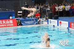 巴黎时隔百余年恢复开放塞纳河公众游泳